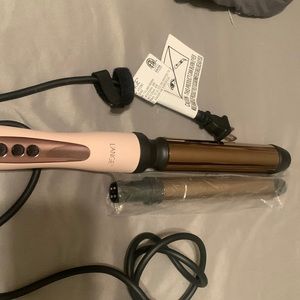 Lange curling iron! Interchangeable sizes for a curling wand! Works great!